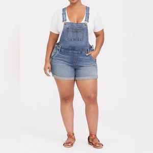 TORRID SHORTALL VINTAGE STRETCH